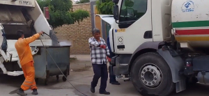 شستشو ، گندزدایی و ضدعفونی سطل های مکانیزه زباله سطح شهر توسط کارگران خدوم شهرداری زیباشهر