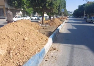 عملیات سنگ فرش ، بلوک فرش نمودن ، نورپردازی و زیباسازی ایمن سازی  رفیوژ وسط بلوار امام خمینی(ره)